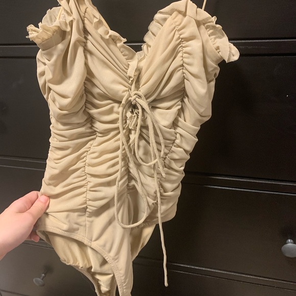 Ruffle bodysuit - Picture 2 of 3